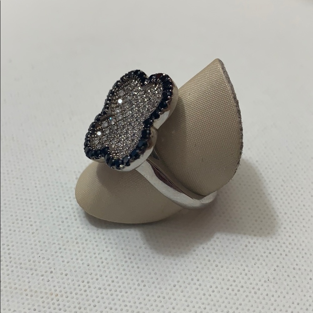 Clover Ring - Picture 2 of 8